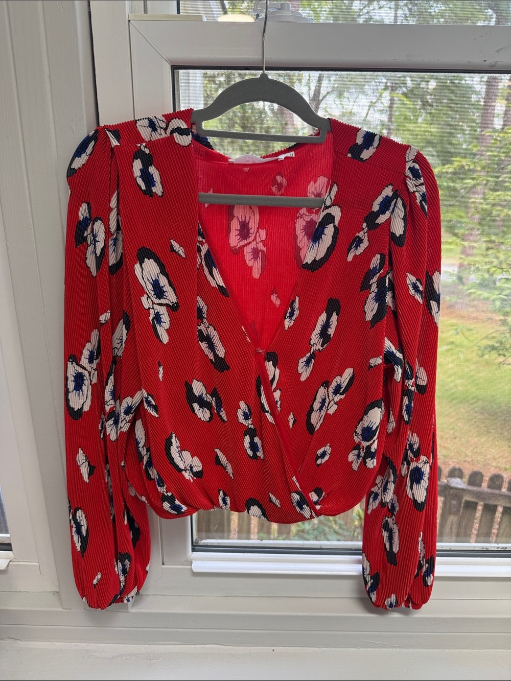 ASTR Red Floral Wrap Blouse with Navy and White Florals XL